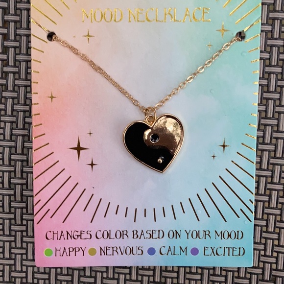 ⚜️Ying Yang Heart Mood Color Changing Necklace! - Picture 1 of 2